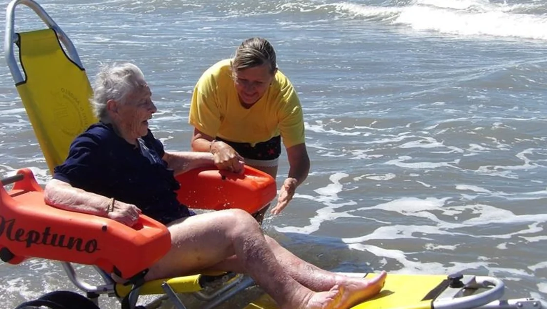 Silla anfibia en Marisol: "Todos pueden venir a la playa" Silla anfibia en Marisol: "Todos pueden venir a la playa"