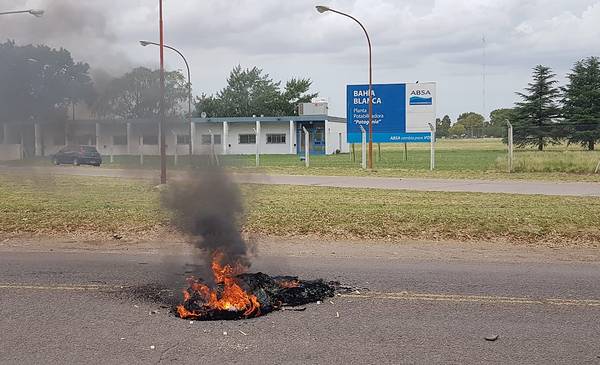 Organizan una nueva protesta en la planta de ABSA por los problemas con ...