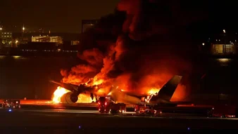 Un avión de Japan Airlines chocó contra una aeronave militar y se incendia  en Tokio: hay cinco desaparecidos - La Nueva