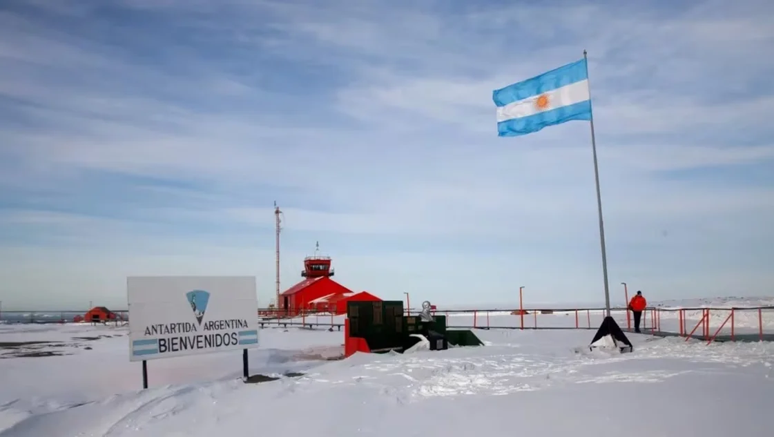 Javier Milei inicia esta tarde su viaje para llegar a la Antártida Javier Milei inicia esta tarde su viaje para llegar a la Antártida