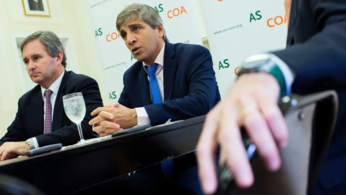 El Gobierno sondeó a los bancos para avanzar con un megacanje de deuda en pesos El Gobierno sondeó a los bancos para avanzar con un megacanje de deuda en pesos