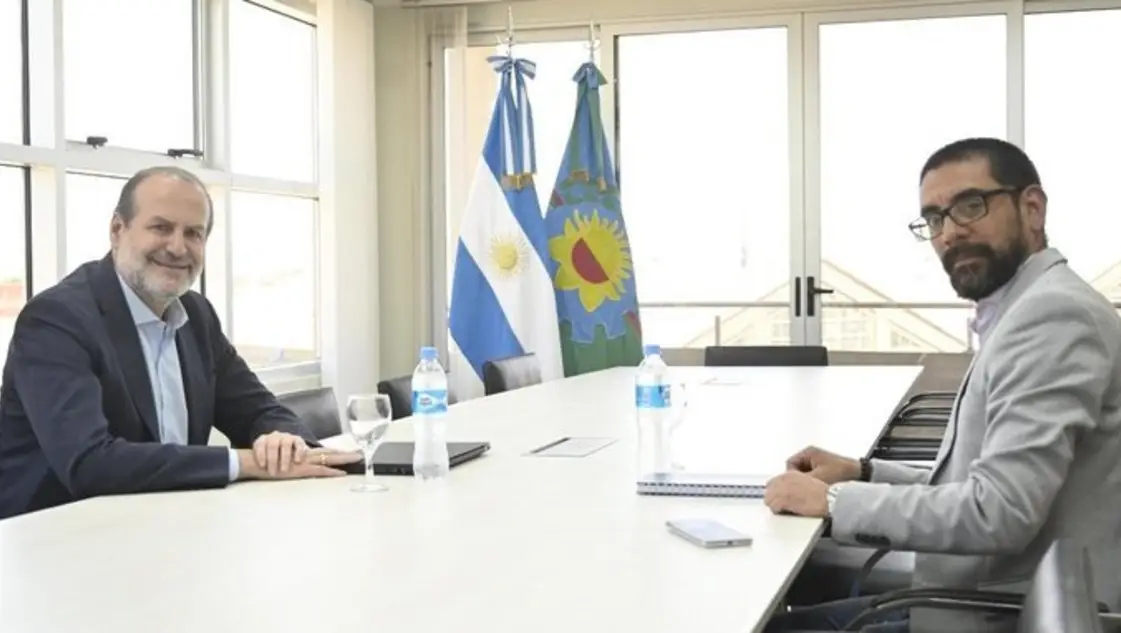 Bahía Blanca. Derrame de petróleo en la ría: Susbielles y Aristimuño denunciaron penalmente a la empresa