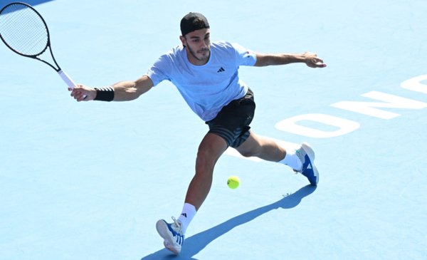 Argentine Players Debut in Australian Tennis Open Against Tough Opponents; Djokovic to Play Qualifying Opponent