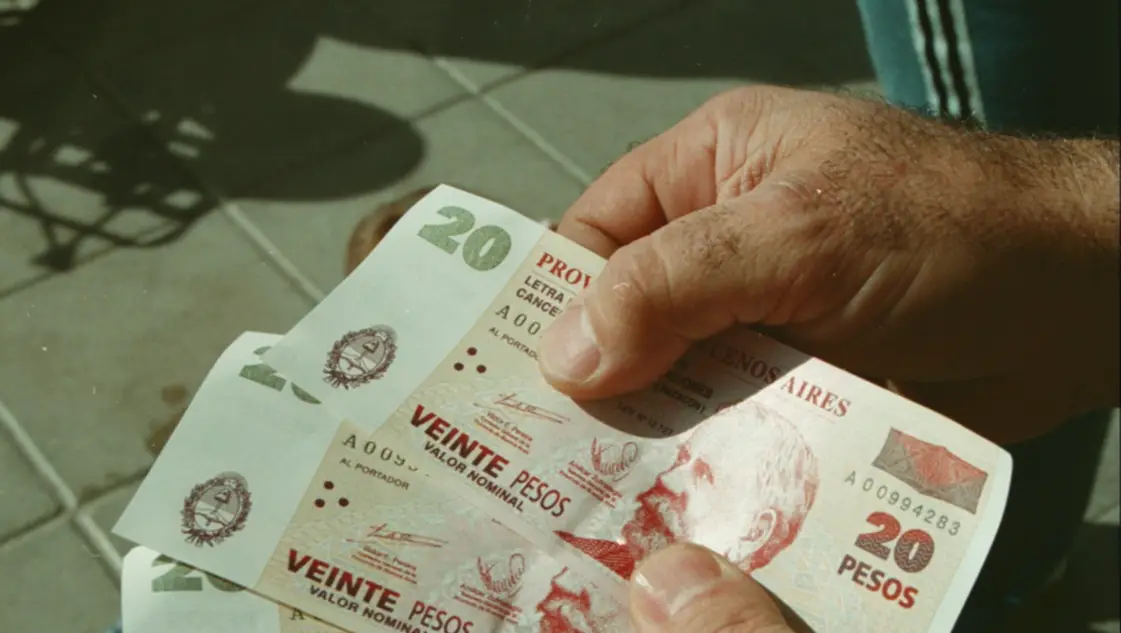 El loop infinito de la economía nacional: vuelven las cuasimonedas