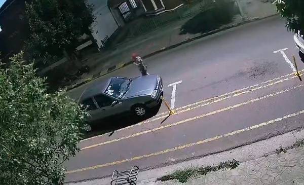En pleno centro, le robaron el auto frente a su casa - La Nueva