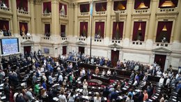 Cuarto intermedio: Diputados retomará este mediodía el debate de la Ley Ómnibus