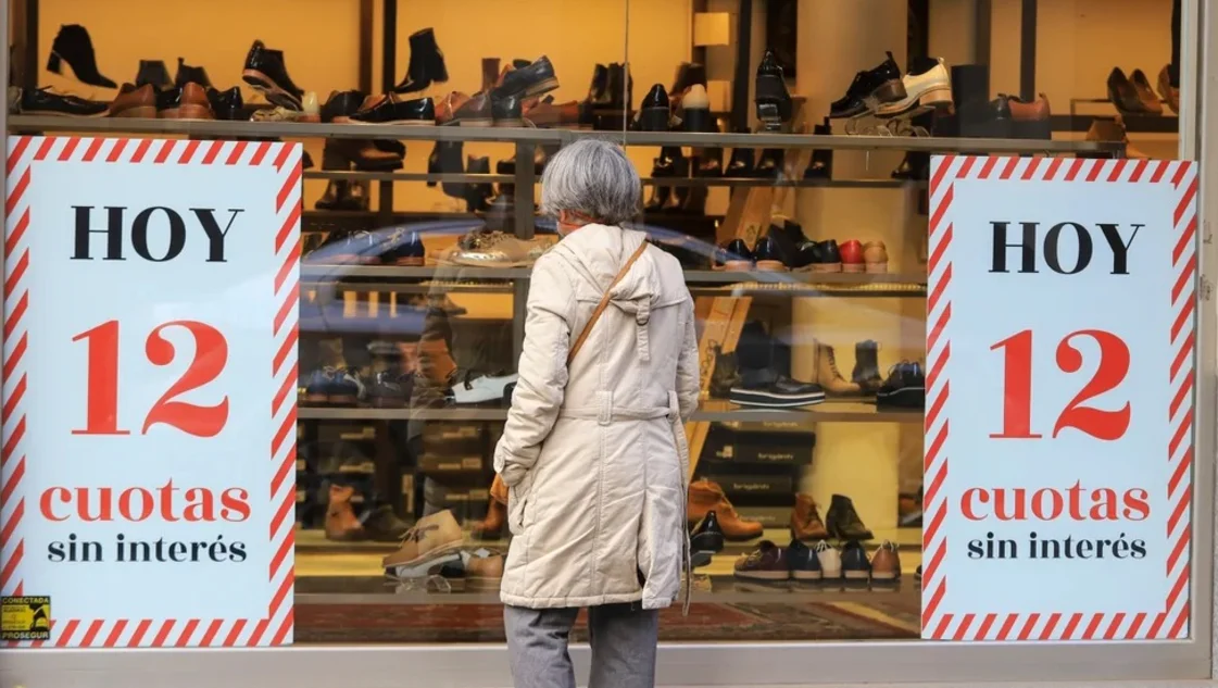 Las ventas minoristas crecieron un 17,7% interanual en diciembre pero cerraron el año 10% abajo del 2023 Las ventas minoristas crecieron un 17,7% interanual en diciembre pero cerraron el año 10% abajo del 2023