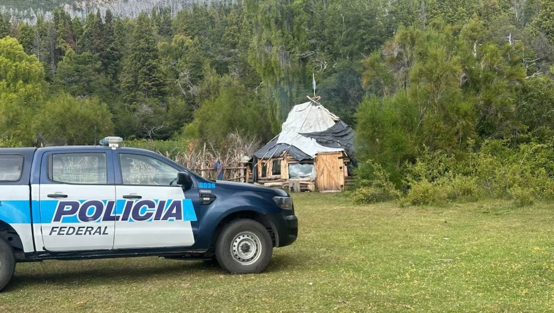 Anuncian el inminente desalojo de un grupo mapuche de tierras ocupadas en el Parque Los Alerces Anuncian el inminente desalojo de un grupo mapuche de tierras ocupadas en el Parque Los Alerces