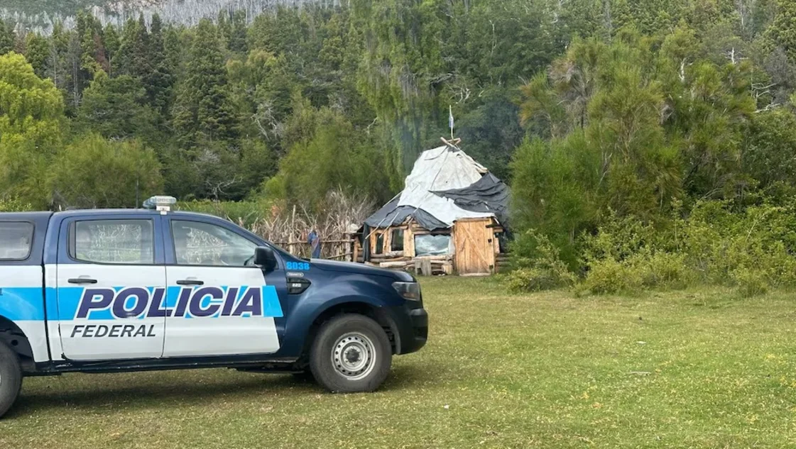 Anuncian el inminente desalojo de un grupo mapuche de tierras ocupadas en el Parque Los Alerces Anuncian el inminente desalojo de un grupo mapuche de tierras ocupadas en el Parque Los Alerces
