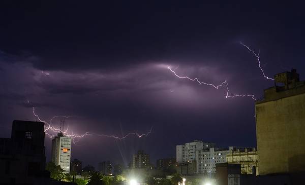 Renuevan la alerta amarilla por posibles tormentas en Bahía, Monte y ...
