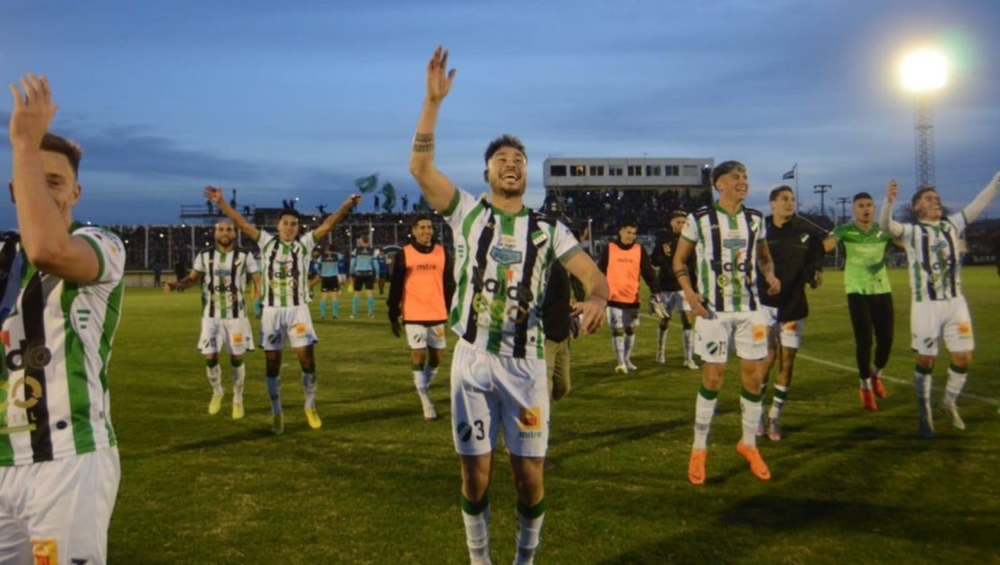 Volvió a Villa Mitre para cumplir con lo que lleva en la piel: "Vamos a seguir insistiendo por ese ascenso" Volvió a Villa Mitre para cumplir con lo que lleva en la piel: "Vamos a seguir insistiendo por ese ascenso"