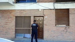 Detienen a una mujer acusada de vender drogas en un allanamiento