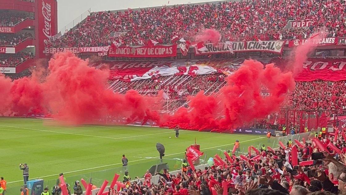Barras bravas de Independiente se pelearon en el hall de la sede social