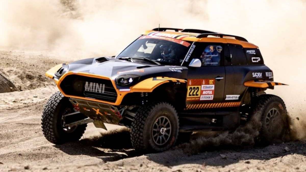 Rally Dakar: De Mévius ganó la primera etapa en autos y Canet hizo historia en motos