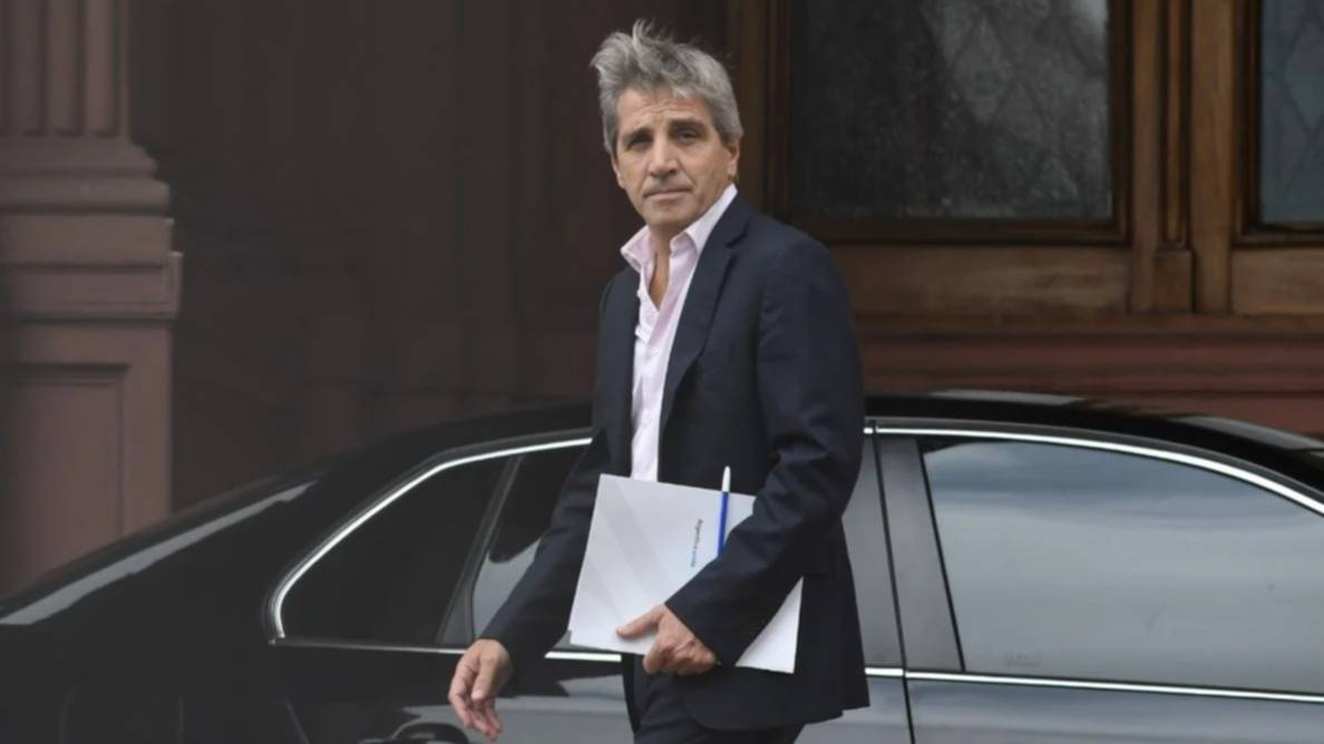 Con el debut de las bandas, el Gobierno planea alternativas para pagar los vencimientos