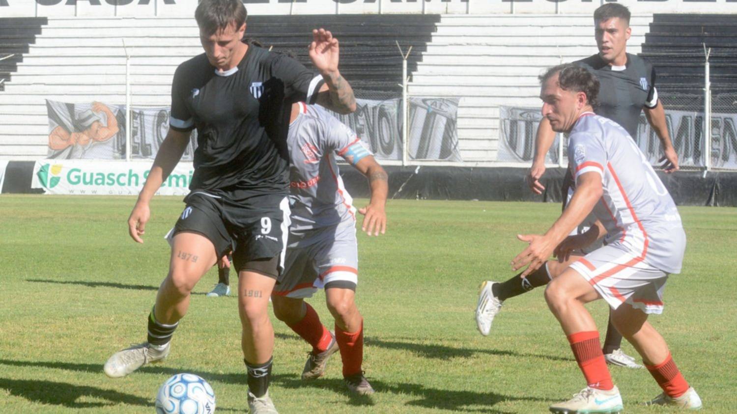 Regional Amateur: en casa, Liniers empató 1 a 1 ante Atlético Ayacucho