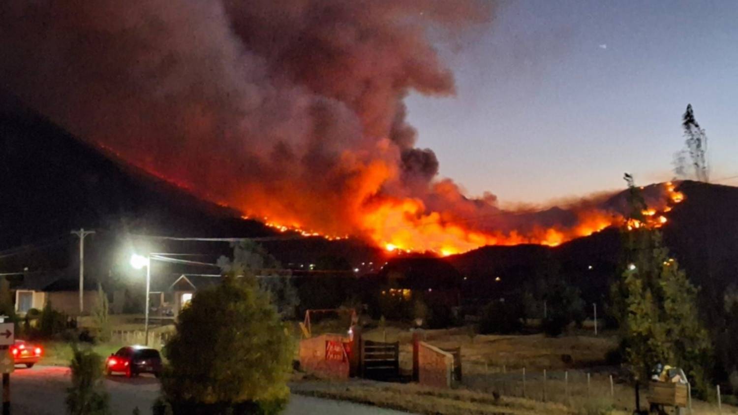 Incendio en Chubut: arrasó con diez viviendas y varios vehículos.