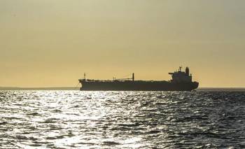 Tensión en el Atlántico: Estados Unidos persigue a un petrolero escoltado por un submarino ruso