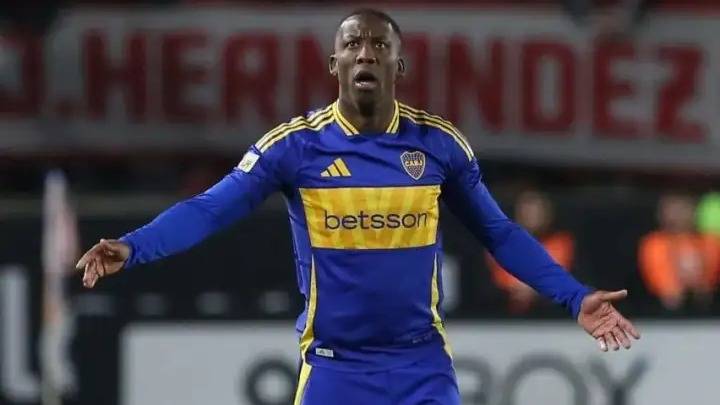 Luis Advíncula rescindió su contrato con Boca