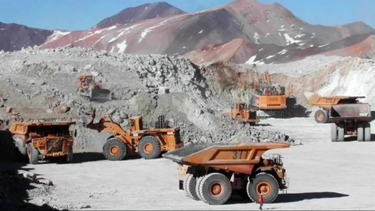 Dos gigantes de la minería negocian una fusión que tendrá un impacto clave en la Argentina