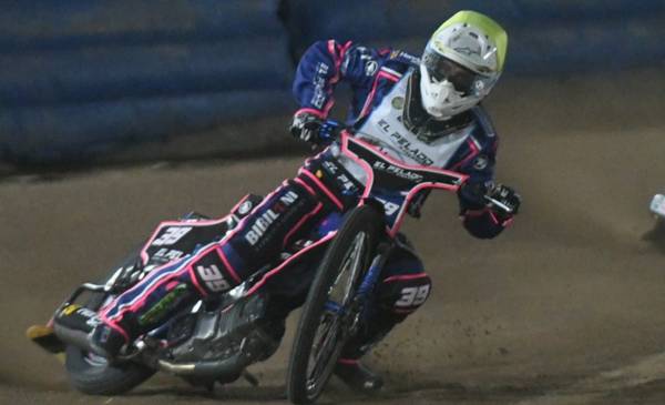 Speedway : Zubillaga a gagné à Casares ; regardez les deux gros accidents en 500cc. et 200cc.
