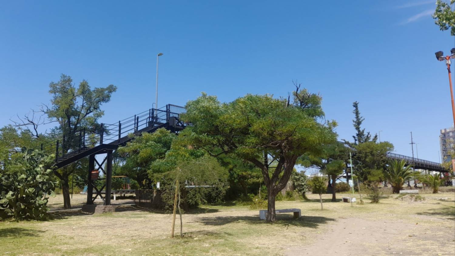 Avenida Parchappe, al borde de un parque,  zona de galpones, futuro Puerto Madero