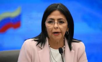 "De pie, no arrastrada": Delcy Rodríguez marcó sus diferencias con Corina Machado