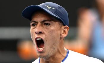 Báez ganó dos partidos en un día y se clasificó a la final del ATP de Auckland