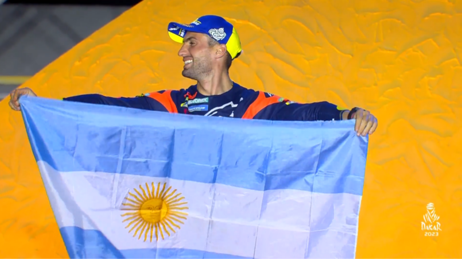 Emocionante: Benavides festejó el título del Dakar con el himno argentino