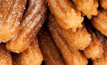 Polémica en la playa: el insólito cruce viral entre una churrería y un usuario por el precio de la docena