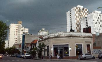 El SMN elevó a naranja el alerta por tormentas y el municipio suspendió todas las actividades al aire libre