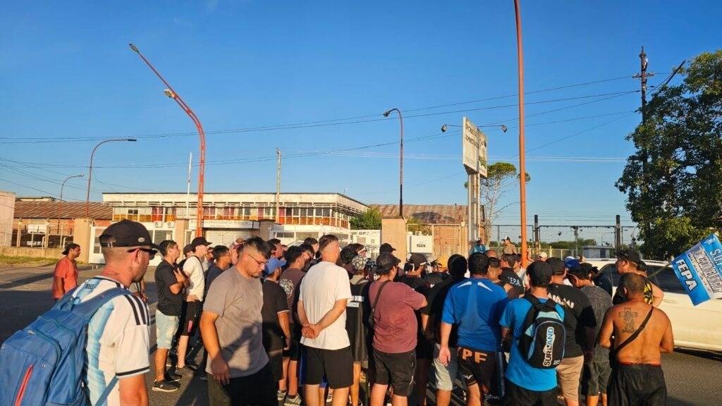 Paro en el puerto de Concepción del Uruguay: la protesta podría extenderse a nivel nacional