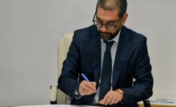 El intendente firmó un decreto para congelar los sueldos de los cargos políticos