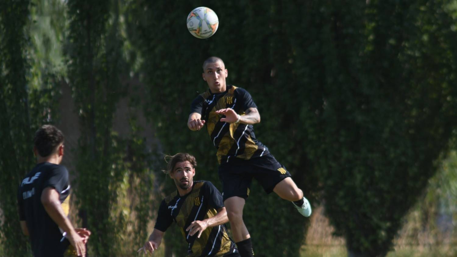 Santiago Llanos pegó el salto de Bella Vista a Olimpo: "Sueño con ser profesional y este es un gran paso"