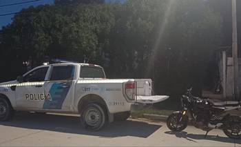 Aprehendieron a un hombre tras detectar un taller clandestino y una moto robada en White