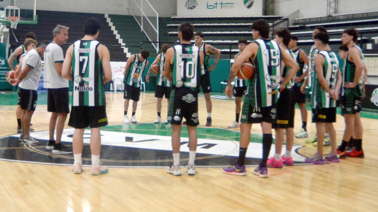 Villa Mitre juega hoy el primero de los únicos dos partidos que tendrá en febrero como local