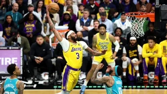 La noche de Anthony Davis con los Lakers y la conversi n de cuatro