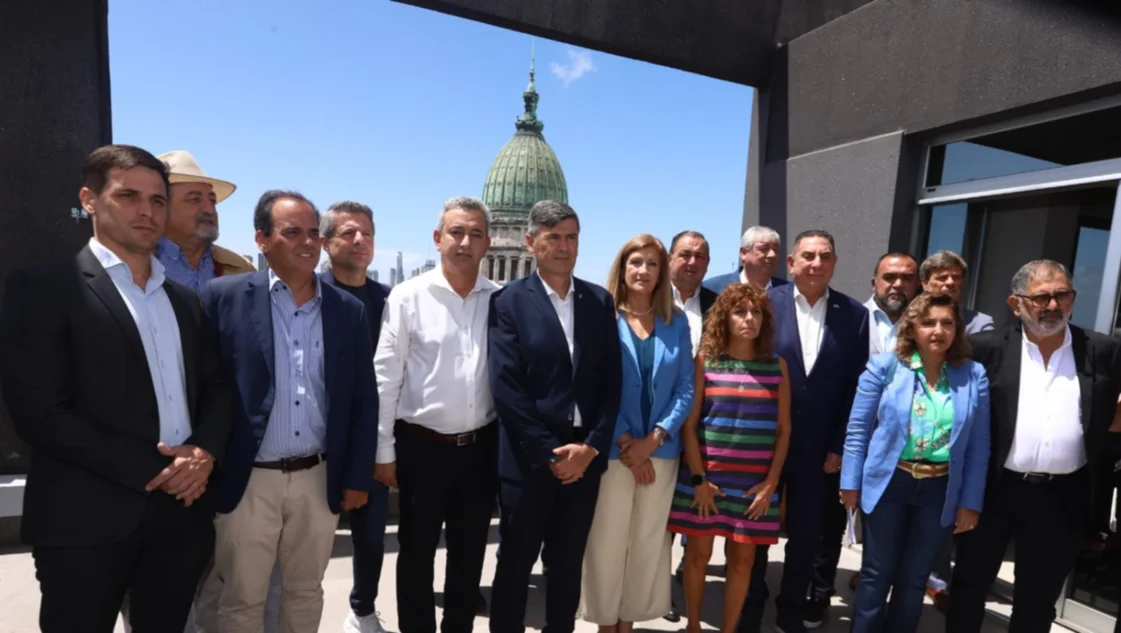 Más de 40 intendentes llevaron al Congreso el reclamo por los subsidios al transporte Más de 40 intendentes llevaron al Congreso el reclamo por los subsidios al transporte