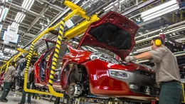 La producción de autos subió casi 33 % en enero y las terminales aplauden la rebaja impositiva