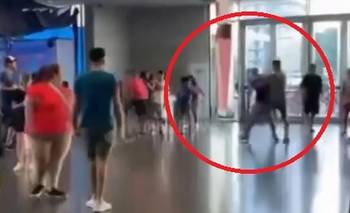 Brutal pelea en Mar del Plata: se cruzó a su exnovia con su nueva pareja y se agarraron a trompadas