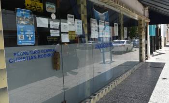 Entrega de kits escolares para los hijos de los mercantiles