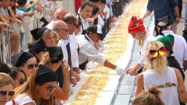 Cómo se prepara la Strudelfest de Pueblo Santa María para romper su propio récord