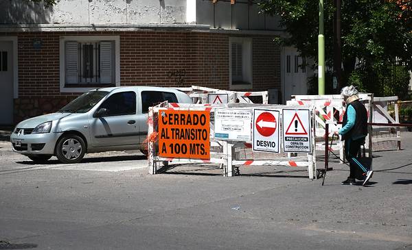 Cortes de calles y desvíos de transporte público por obras en la ciudad