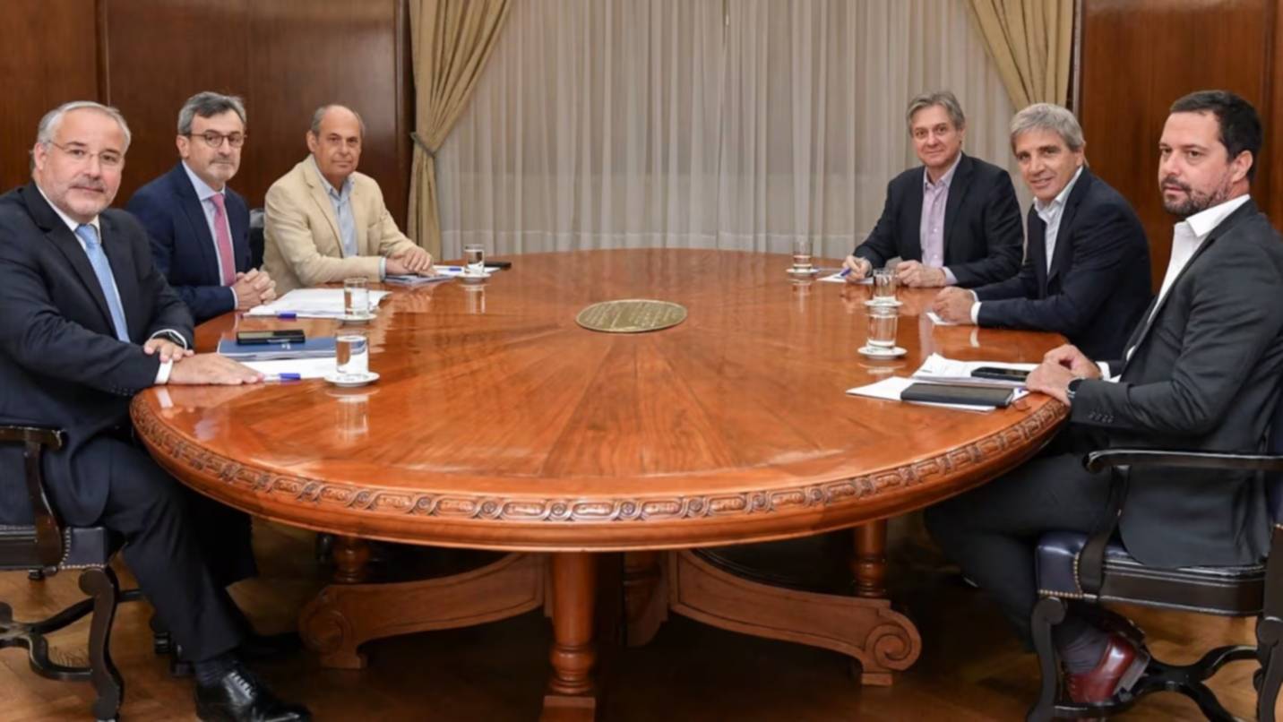 El Gobierno acercó posturas en un encuentro con la UIA