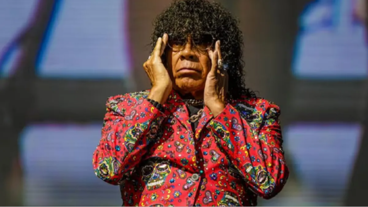 Preocupación por La Mona Jiménez: debió frenar su show en Córdoba por el calor extremo