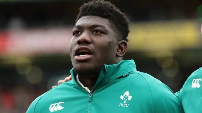 Escándalo racista contra un jugador irlandés de origen nigeriano que debutó con la selección del Trébol