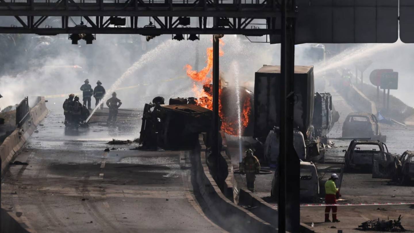Un camión que transportaba gas explotó en medio de una autopista en Chile: hay 4 muertos y 17 heridos