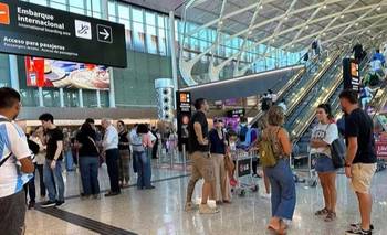 Controladores aéreos anunciaron nuevas medidas de fuerza que afectarán a todos los vuelos