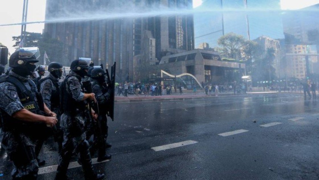 Brasil: despejaron un campamento de una avenida por temor a enfrentamientos Brasil: despejaron un campamento de una avenida por temor a enfrentamientos