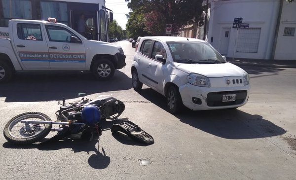 Un Accidente Entre Una Moto Y Un Automóvil Dejó Dos Heridos Leves La